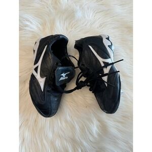 Mizuno soccer‎ cleats size 2.5